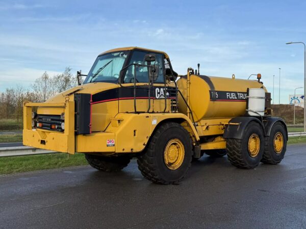 Caterpillar 725 Fuel truck Tank - Image 4