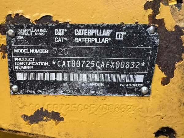 Caterpillar 725 Fuel truck Tank - Image 14
