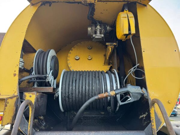 Caterpillar 725 Fuel truck Tank - Image 13