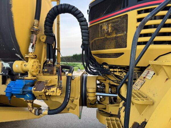 Caterpillar 725 Fuel truck Tank - Image 7