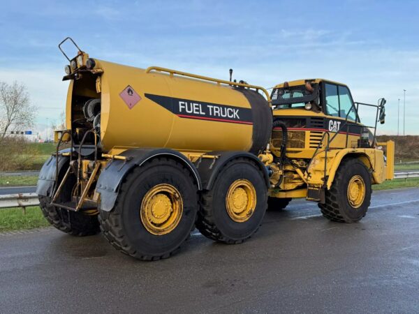 Caterpillar 725 Fuel truck Tank - Image 15