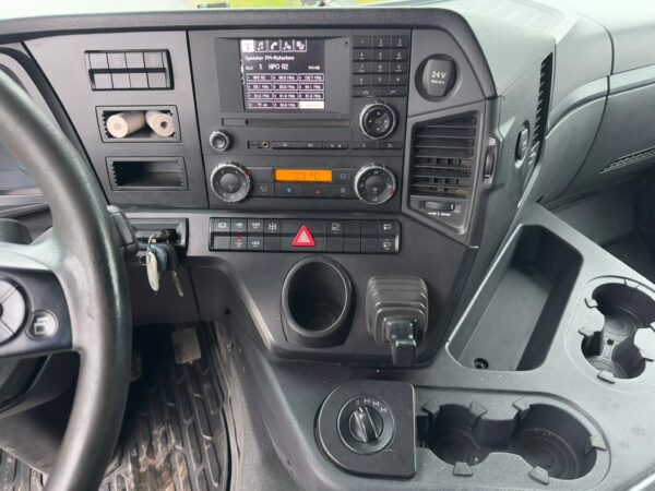 Mercedes Benz Arocs 2043 Tractor 4×4 Head Tractor Unit - Image 11