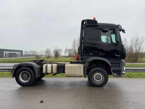 Mercedes Benz Arocs 2043 Tractor 4×4 Head Tractor Unit - Image 4