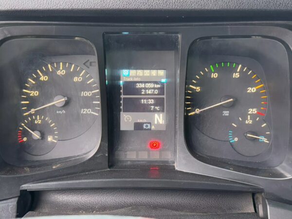 Mercedes Benz Arocs 2043 Tractor 4×4 Head Tractor Unit - Image 12
