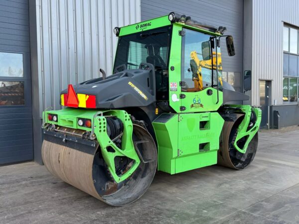 Bomag BW174 AP-4i Double drum roller - Image 4