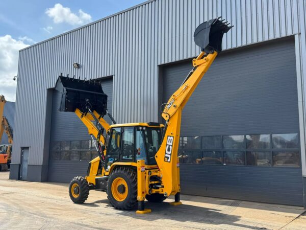 JCB 3DX (3CX) Plus 4×4 4-1 Bucket, Hammerlines Backhoe - Image 3