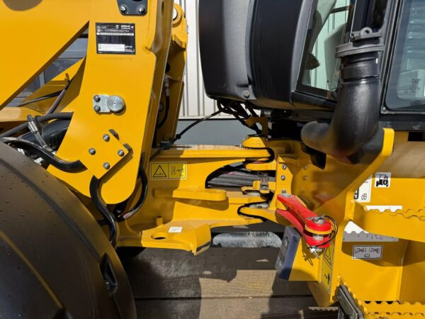 Caterpillar 908M Loader For Sale - Image 9