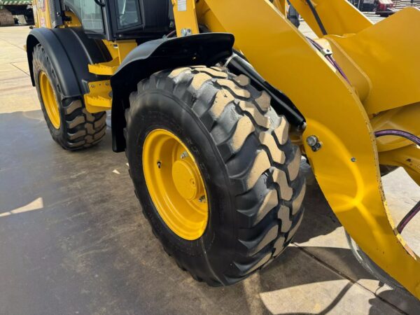 Caterpillar 908M Loader For Sale - Image 4