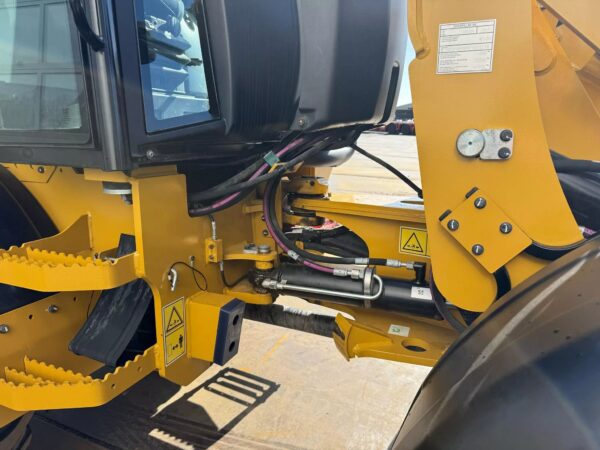 Caterpillar 908M Loader For Sale - Image 8