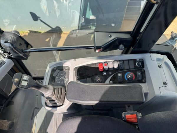 Caterpillar 908M Loader For Sale - Image 12