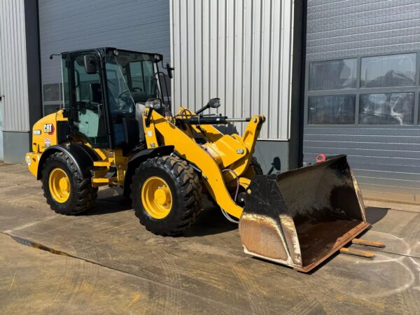 Caterpillar 908M Loader For Sale - Image 2
