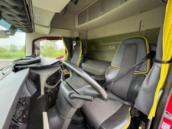 Volvo FH16 650 6×4 Tractor Unit - Image 9