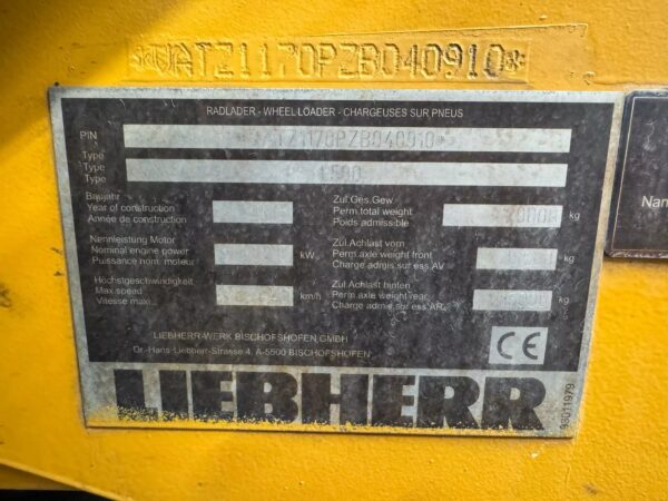 Liebherr L580 Loader For Sale - Image 13