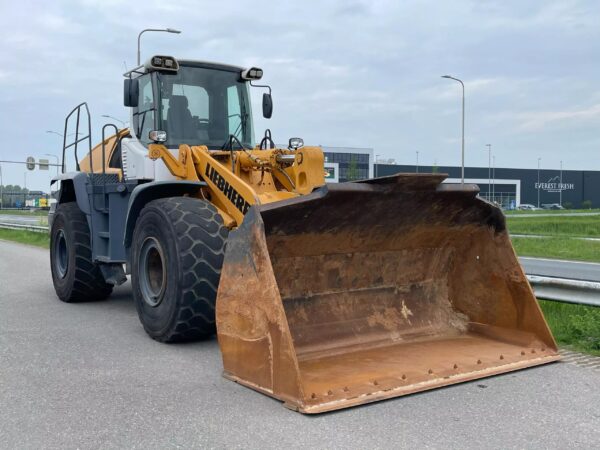 Liebherr L580 Loader For Sale - Image 6