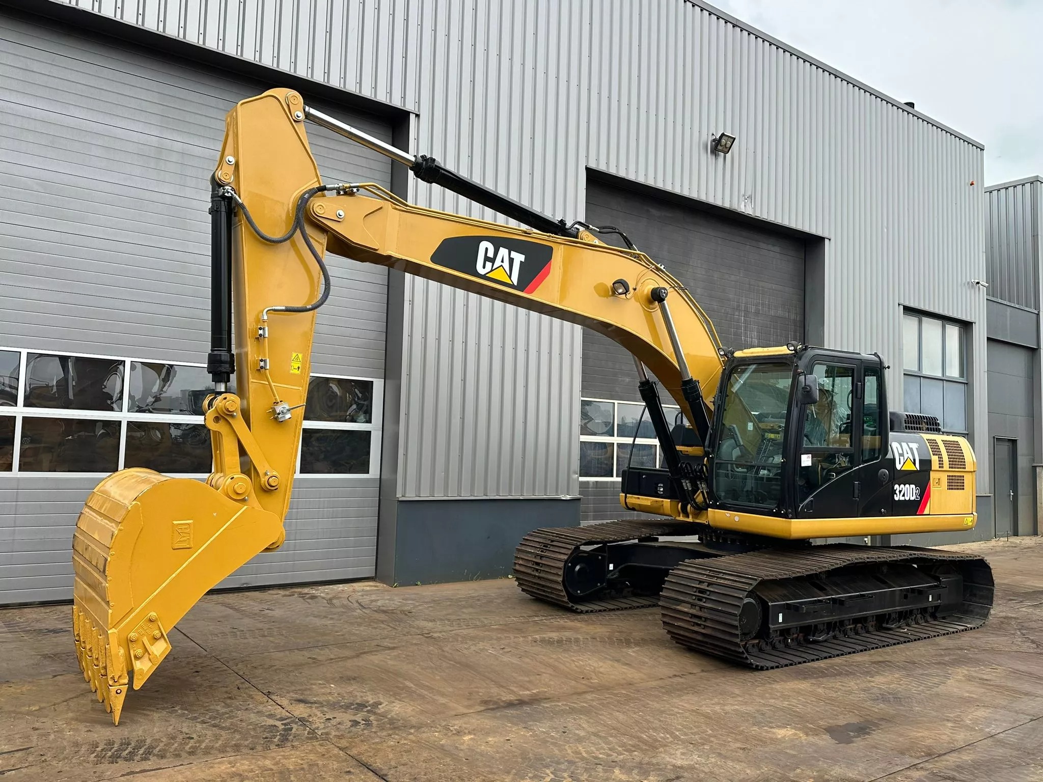 Buy Caterpillar 320D2 excavator