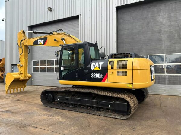 Buy Caterpillar 320D2 excavator | New and unused | 2016 - Image 3