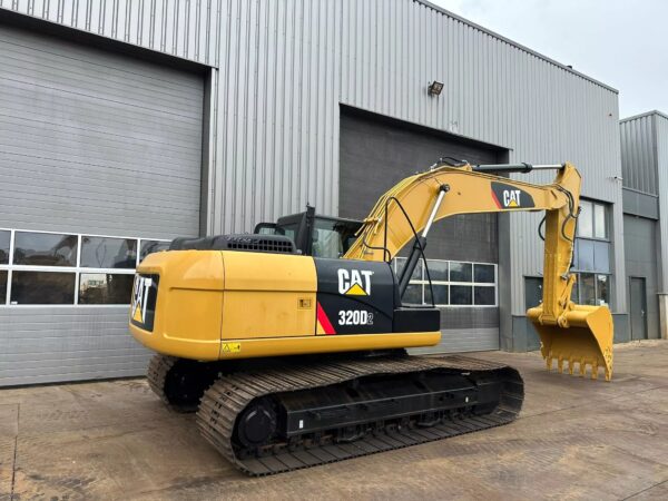 Buy Caterpillar 320D2 excavator | New and unused | 2016 - Image 11