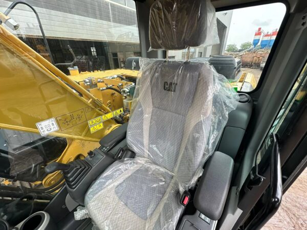 Buy Caterpillar 320D2 excavator | New and unused | 2016 - Image 7