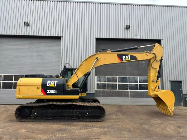 Buy Caterpillar 320D2 excavator | New and unused | 2016 - Image 12