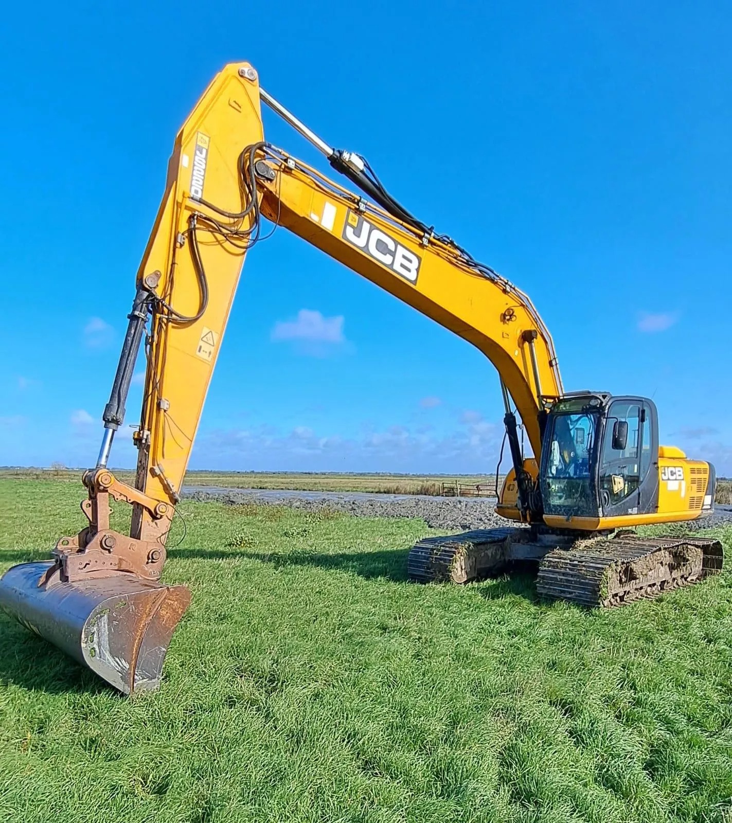 JCB JS220 excavator for sale