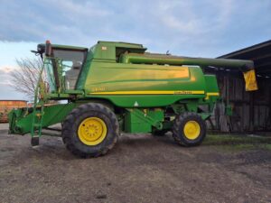 JOHN DEERE C670i Combine Harvest