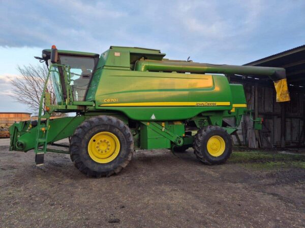 JOHN DEERE C670i Combine Harvest