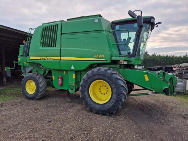 JOHN DEERE C670i Combine Harvester, Year 2010, 2816 Engine Hours - Image 5