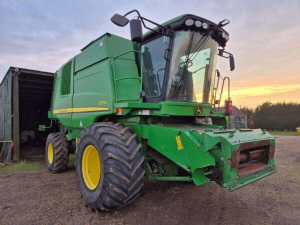 JOHN DEERE C670i Combine Harvester, Year 2010, 2816 Engine Hours - Image 3
