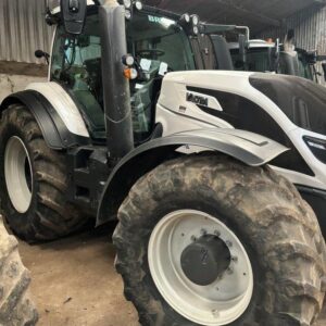 2018 VALTRA T254 Versu Tractor Reverse Drive 4WD, 4260 Hours