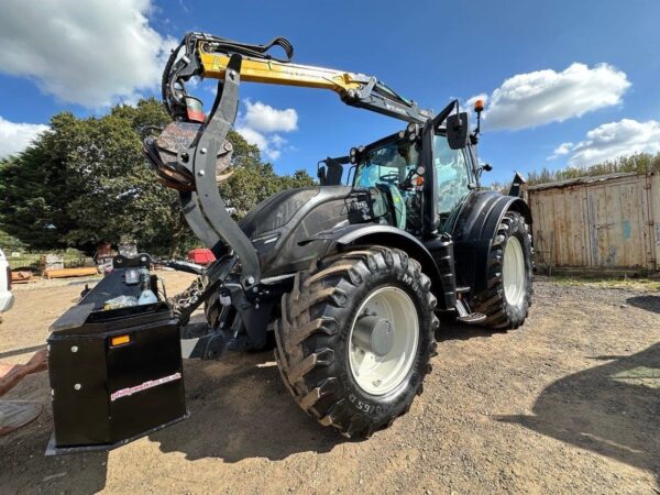 VALTRA T234V MR19 4wd Logging Tr