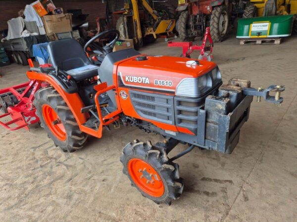 2006 KUBOTA B1610 Compact Tractor, Only 250 Hours From New! - Image 2