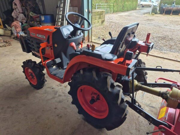 2006 KUBOTA B1610 Compact Tractor, Only 250 Hours From New! - Image 3