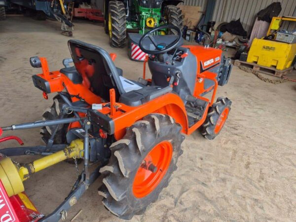 2006 KUBOTA B1610 Compact Tractor, Only 250 Hours From New! - Image 4