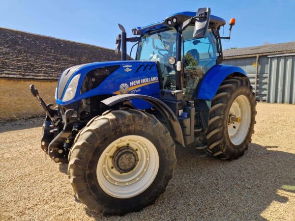 NEW HOLLAND T7.225 4wd Tractor, Year 2018, 3,055 Hours - Image 2