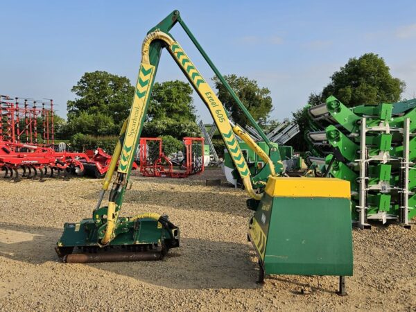 SPEARHEAD 605 Excel Hedgecutter, 6 Metre Reach, Joystick Control - Image 8