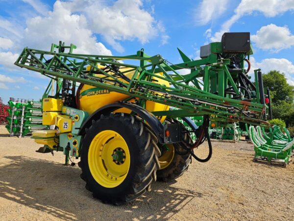 JOHN DEERE 832 Trailed Sprayer, 24 metre, 2 sets of wheels, 2003 - Image 8