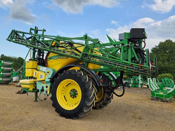 JOHN DEERE 832 Trailed Sprayer, 24 metre, 2 sets of wheels, 2003 - Image 9