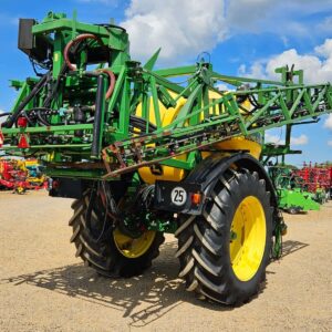 JOHN DEERE 832 Trailed Sprayer, 24 metre, 2 sets of wheels, 2003