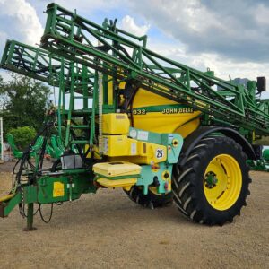 JOHN DEERE 832 Trailed Sprayer