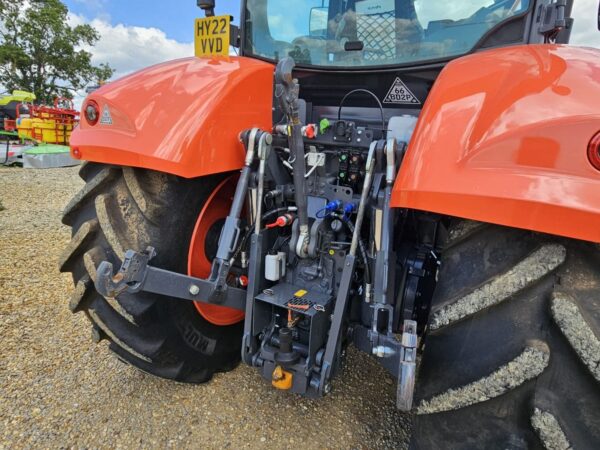 KUBOTA M7-173 Premium 4wd Tractor with Front Linkage, Year 2022, 460 Hours From New ! - Image 9