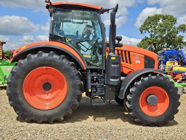 KUBOTA M7-173 Premium 4wd Tractor with Front Linkage, Year 2022, 460 Hours From New ! - Image 15
