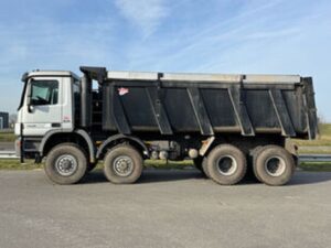 Read more about the article Mercedes Actros 4150 – Power and Reliability for Heavy-Duty Transport