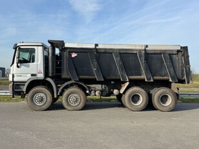 You are currently viewing Mercedes Actros 4150 – Power and Reliability for Heavy-Duty Transport